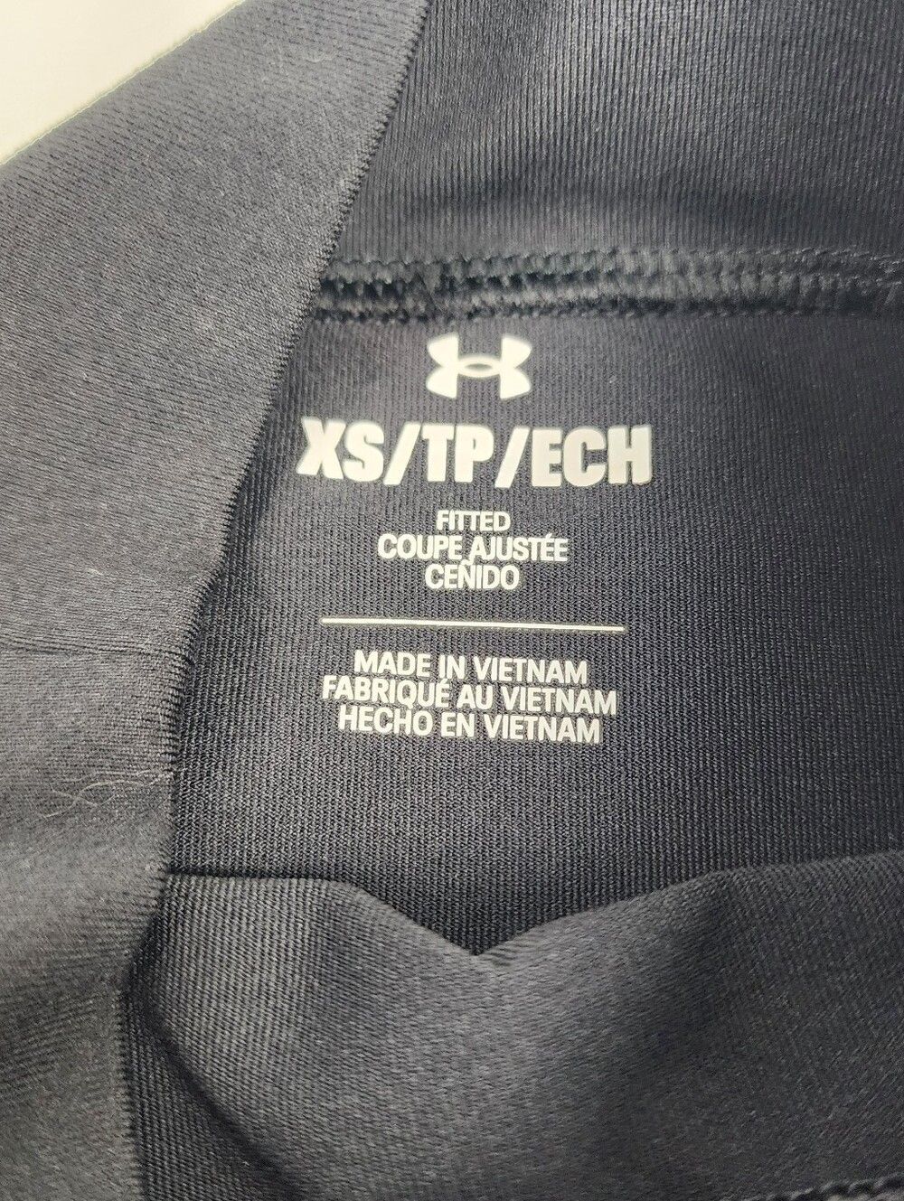Under Armour Womens XS Fitted Long Sleeve Athletic Shirt Black Compression Top - Picture 3 of 6